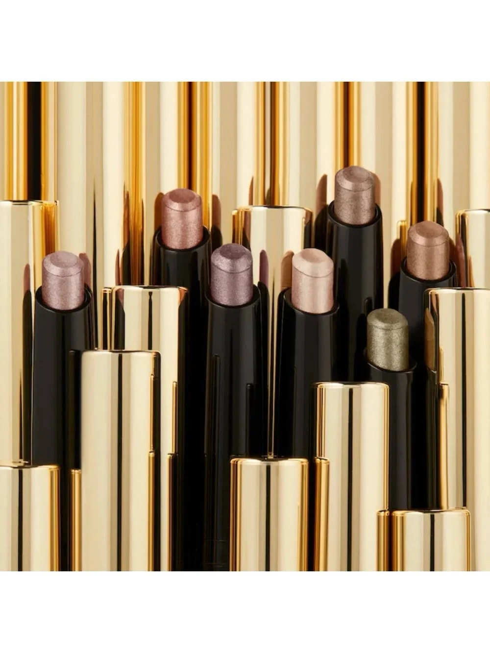 Hourglass cosmetics voyeur